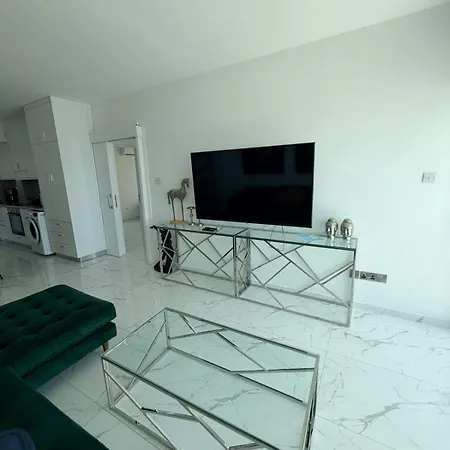 Infinite Sea View - Harbour Luxury 106 Apartament Pafos