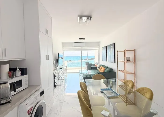 Infinite Sea View - Harbour Luxury 106 파포스